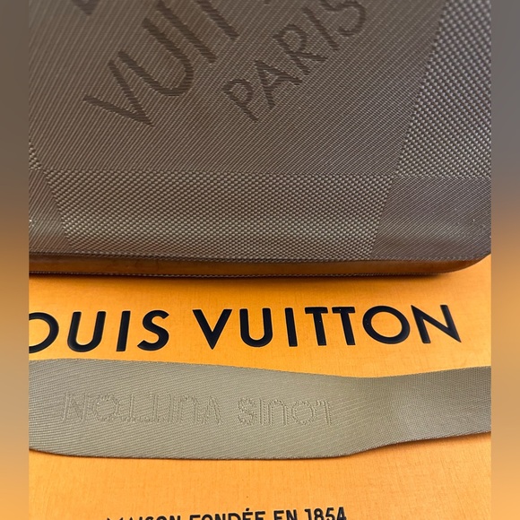 Louis Vuitton Terre Damier Geant Messenger Bag - Picture 10 of 15